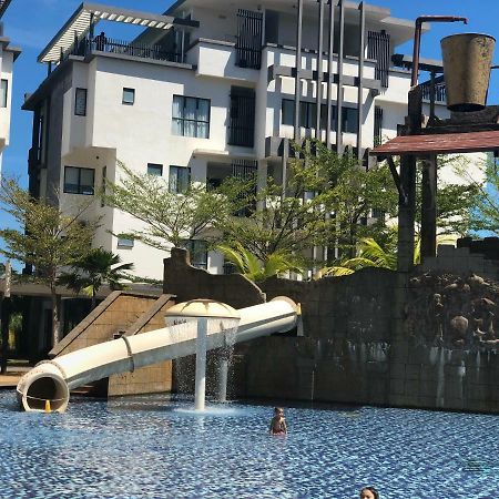 Swiss Garden Residence Pool Sea View Beach Resort Luxury Apartment & Family Suite Kuantan Buitenkant foto
